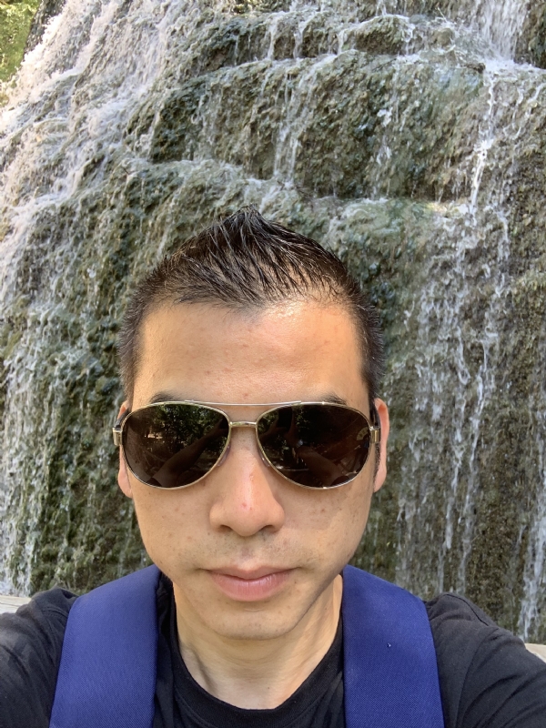 高兴的第二张照片--武夷山婚介网
