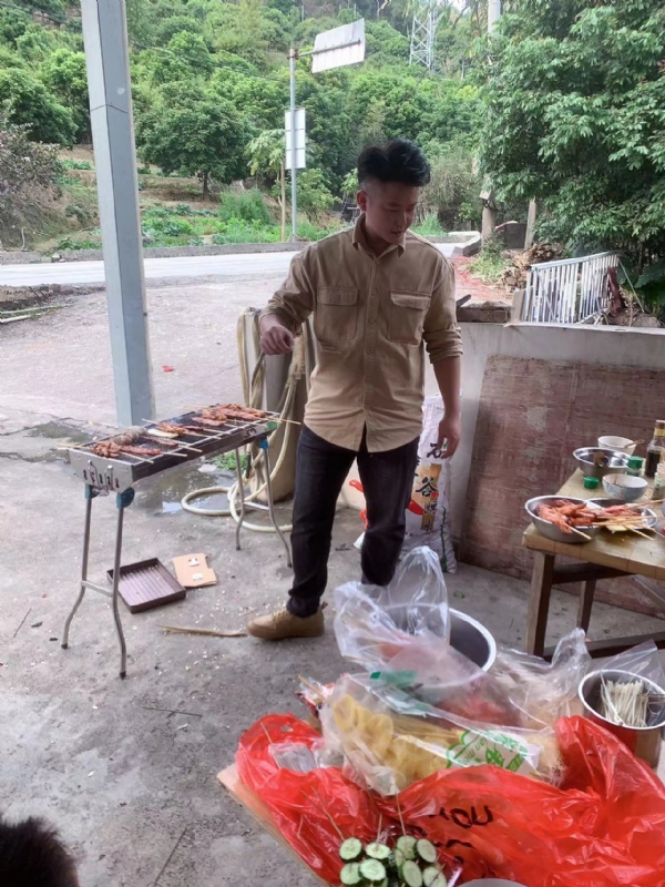 你黑我哟的第一张照片--武夷山婚介网